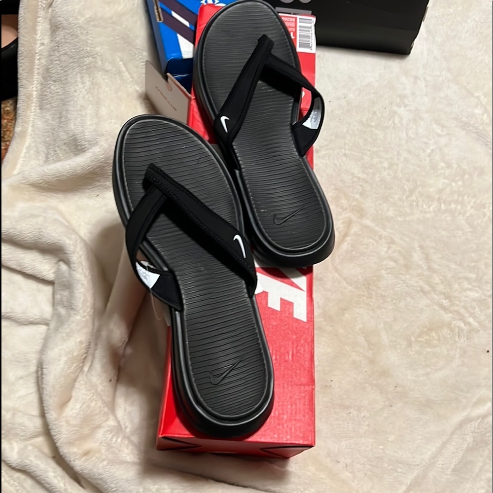 New Nike flip flops ex 11